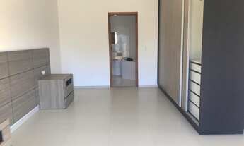 Imagem 7: Sobrado com 4 dormitorios sendo 4 suites , sala com pé direito duplo . piscina