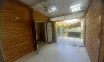 Imagem 2: Morumbi Sul casa térrea para locação, com 3 dormitórios sendo 1 suíte,2 salas,2 vagas, chu