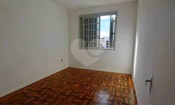 Imagem 4: Apto de frente, 2 D com sacada e ensolarado