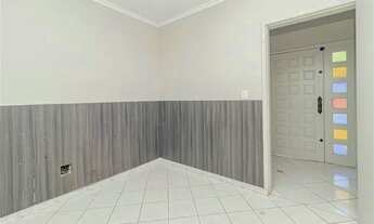 Imagem 3: Sobrado para venda possui 312 metros quadrados com 3 quartos em Passo da Areia - Porto Ale