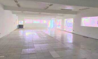 Imagem 7: Prédio de 2 pavimentos em vão livre, próximo de estação de METRO