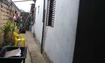 Imagem 2: Vendo casa em lote grande para investimento!