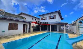 Imagem 4: Sobrado 4 dormitórios sendo 2 suites, com piscina 200 metros da praia com 415 m2 de terren