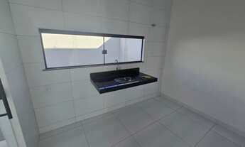 Imagem 2: Casa 2-4, garagem para 3 carros, bem localizada