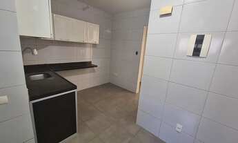 Imagem 5: Amplo apartamento térreo com 3 quartos sociais e excelente localização