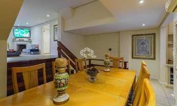 Imagem 7: Casa com 253 m² privativos com 4 dormitórios em excelente localização na rua Doutor Barbos