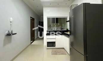 Imagem 4: Casa de Esquina à Venda Moderna, Arejada e com Excelente Localização