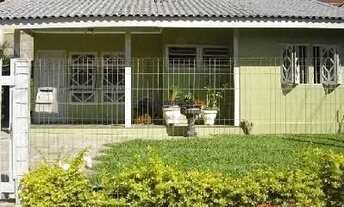 Imagem 3: Casa em Porto Alegre, no bairro Ipanema, com 3 dormitório(s), e 3 banheiros, à v