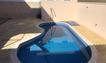 Imagem 2: Sobrado com 4 dormitorios sendo 4 suites , sala com pé direito duplo . piscina