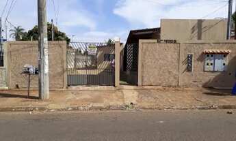 Imagem 7: Kitnet 1 peça com banheiro. Bairro Vila Popular, com garagem , casa forrada livre de água