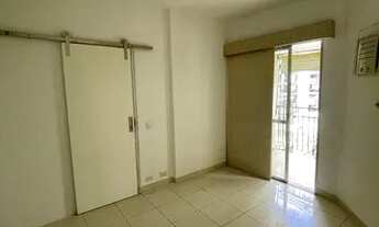 Imagem 7: Sala ampla com sacada, 2 quartos, sendo 1suite, dependências completas. 1 vaga na garagem
