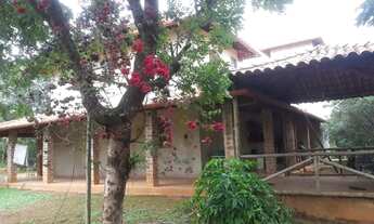 Imagem 3: Excelente Chácara, 04 Dts, 03 salas, Terreno de 2.000 m² plano !!