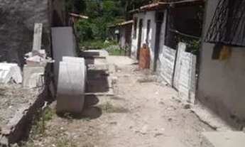 Imagem 2: Casa e terreno Casa com 4 dormitórios