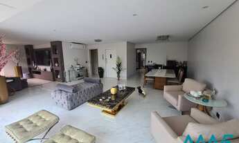 Imagem 2: Apto Amplo no Centro de Alphaville - Todo Reformado!