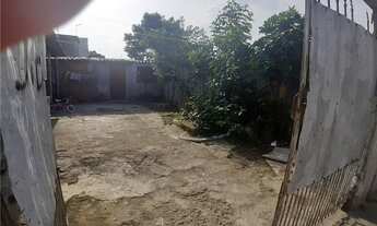 Imagem 5: Terreno de esquina com Edícula. <br><br>Amplo terreno de esquina com edícula á