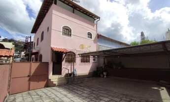 Imagem 2: Casa para Venda em Teresópolis, Várzea, 4 dormitórios, 1 suíte, 3 banheiros, 4 vagas