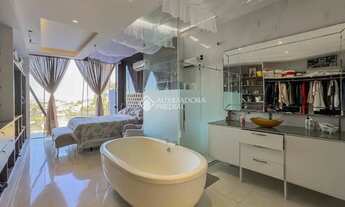 Imagem 2: Casa de 3 quartos com 4 vagas à venda no bairro Chácara das Pedras em Porto Alegre