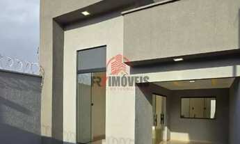 Imagem 2: Linda casa! 2 Quartos sendo 1S - Pé direito Alto, excelente acabamento e Quintal - Jardim