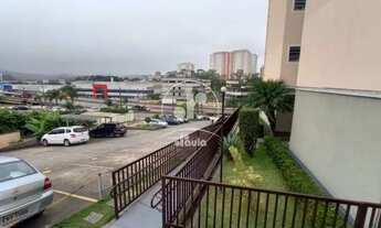 Imagem 6: Imóvel com cozinha arejado e com móveis planejados, suíte com box e gabinete, sala com pap