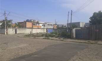 Imagem 2: Terreno de esquina com Edícula. <br><br>Amplo terreno de esquina com edícula á