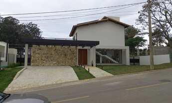 Imagem 2: Linda casa em condomínio, construída em 2021, 3 suítes, 4 vagas, piscina