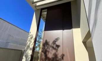 Imagem 3: Casa Estilo Sobrado à venda possui 313 m² com 4 Suítes, Acabamento de Altíssimo Padrão