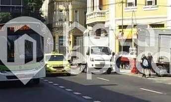 Imagem 2: Centro Galpão / depósito com 5 vagas na garagem