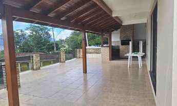 Imagem 6: Casa mobiliada com 4 dormitórios sendo 2 suítes e 3 vagas de garagem em Florianópolis