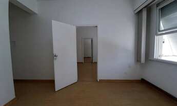 Imagem 3: Em frente à Embaixada Americana