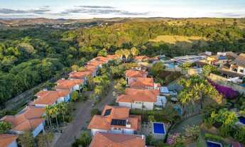 Imagem 5: Casa diferenciada com quintal gramado e espaçoso no Gramado