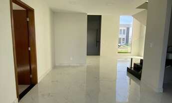 Imagem 5: Casa no condomínio Royal para venda possui 205 metros quadrados com 4 quartos