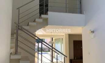 Imagem 5: Casa de condomínio sobrado para aluguel possui 350 metros quadrados com 4 quartos