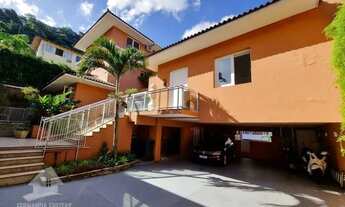 Imagem: Casa triplex para alugar de 4 quartos, 621m²