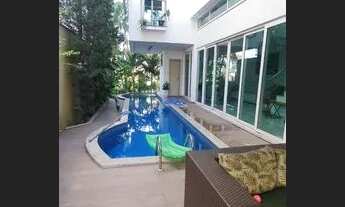 Imagem: Casa mobiliada com piscina em condomínio