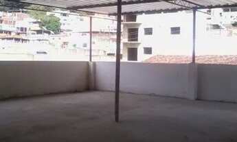 Imagem 2: Tiguera, sobrado, 2/4, terraço coberto, piso frio