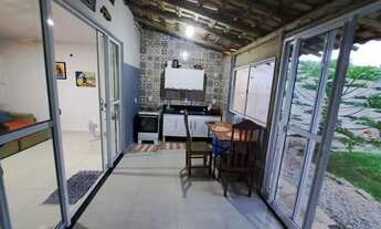 Imagem 5: Duas casas a poucos metros da Praia dos Recifes - Vila Velha - ES