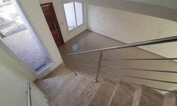 Imagem: Sobrado com 2 suítes, pátio interno, lareira