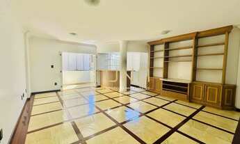 Imagem 2: Apartamento amplo com 3 dormitórios e 140m² a uma quadra da Beira-Mar Norte, em localizaçã