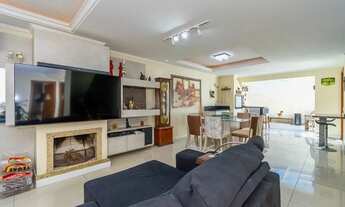 Imagem 2: Excelente casa com 158,9m2 de área privativa, 3 dormitórios, 1 suíte, e 2 vagas