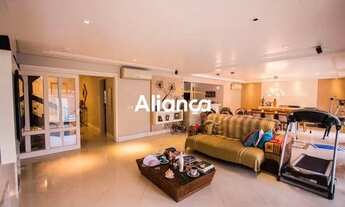 Imagem 4: Casa para aluguel com 4 dormitórios, 4 vagas de carro, churrasqueira e piscina no bairro J