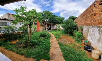Imagem: Casa com edícula. Santa Luzia