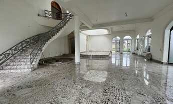 Imagem 3: CristalVille vendo casa em fase de acabamento com 800 m2