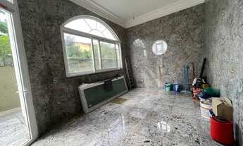 Imagem 5: CristalVille vendo casa em fase de acabamento com 800 m2