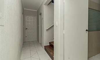 Imagem 4: Sobrado para venda possui 312 metros quadrados com 3 quartos em Passo da Areia - Porto Ale