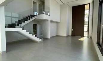 Imagem 2: Casa Estilo Sobrado à venda possui 313 m² com 4 Suítes, Acabamento de Altíssimo Padrão