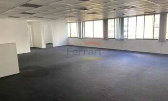 Imagem 4: Conjunto Comercial de frente com Metrô São Bento - Centro