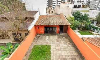 Imagem 2: Casa de 04 dormitórios sendo uma suíte no Bairro Menino Deus