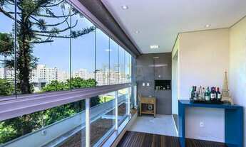 Imagem 2: Apartamento diferenciado, semimobiliado, com 3 dormitórios, sacada com churrasqueira e 2 v