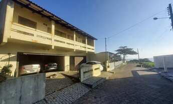 Imagem 4: À Casa com 5 dormitórios