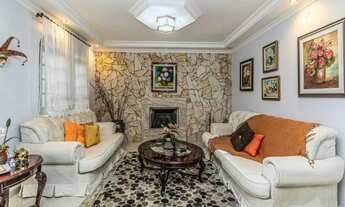 Imagem 4: Belíssimo sobrado em rua tranquila, arborizada cercada de lindas casas. O sobrado é consti